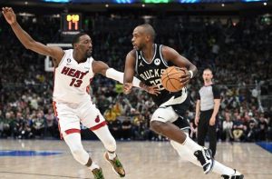 迈阿密热火队对阵密尔沃基雄鹿队 4/19/23 - NBA推荐和预测